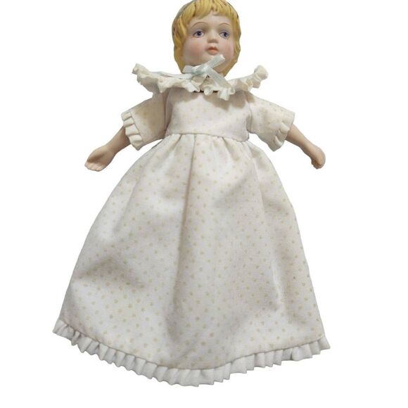 Avon Vintage 1983 Ceramic Doll - Picture 1 of 6